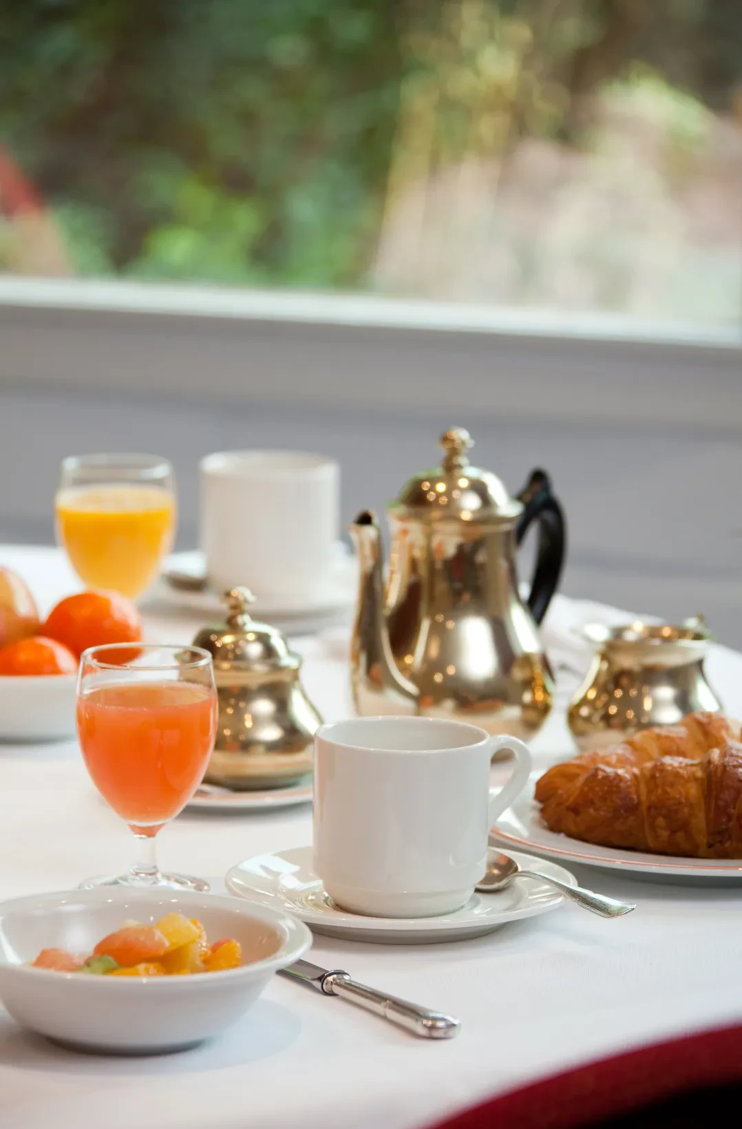 Restaurant Gastronomique à Sarthe avec Petit déjeuner avec croissants et jus de fruits